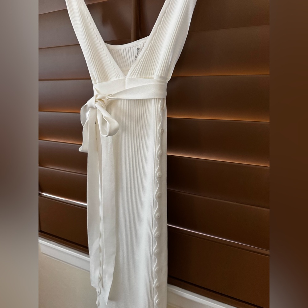 Devin Windsor White Sleeveless Dress with Bow